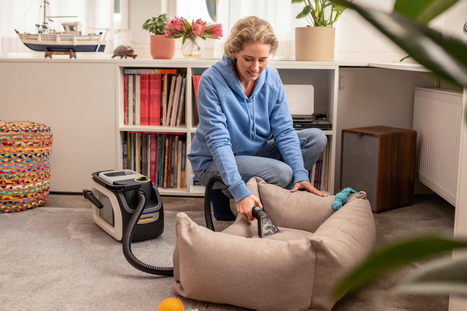 Battery powered spray extraction cleaner Cordless SE 3-18 Compact Spot Cleaner