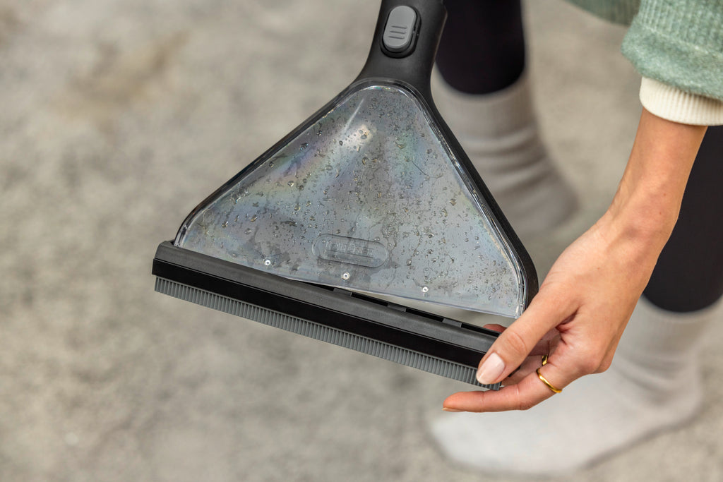 Spray extraction cleaner SE 4 Select Carpet Cleaner