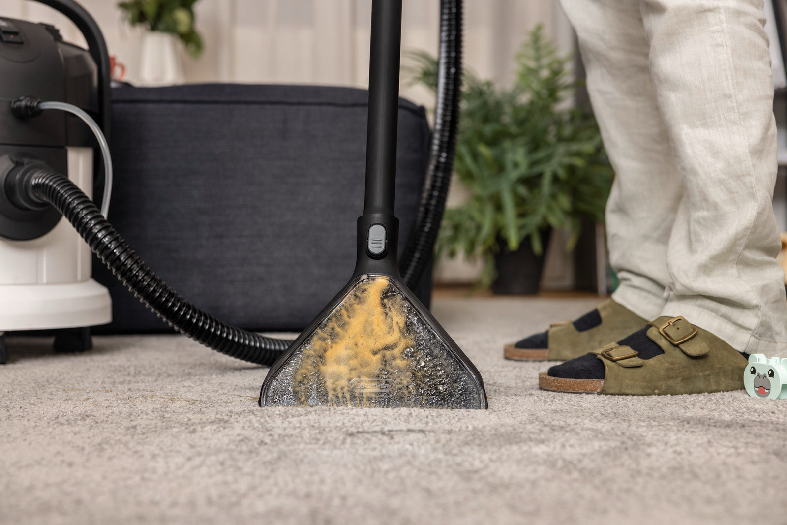 Spray extraction cleaner SE 4 Select Carpet Cleaner